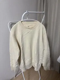 クリーム色 クルーネック スウェットユニクロ