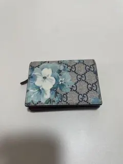 【美品】GUCCI グッチ GGブルームス スカーフ 大判 花柄 箱付 GUCCI グッチ スカーフ 絹 シルク 大判 花柄 総柄 ロゴ 白