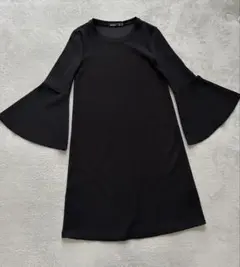 Bershka 黒 フレア袖 ひざ丈ワンピース