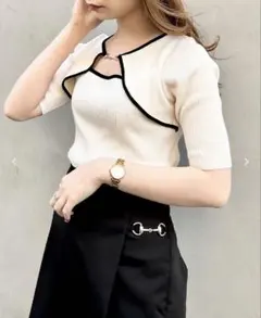 試着のみ♡INGNI フロントビット付配色デコルテオープン半袖ニット ホワイト