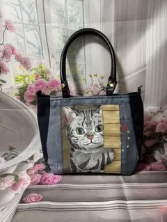 ラウンド型トートバッグ（ひょっこり猫）のサムネイル