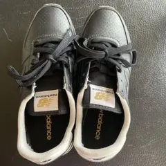 New Balance ブラック スニーカー