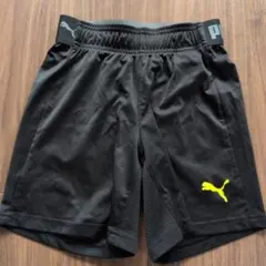PUMA ブラックハーフパンツ 140