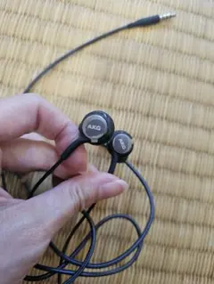 AKG 有線イヤホン 本体 ブラックのサムネイル