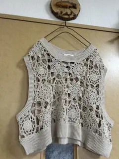 【新品、未使用】かぎ編みニットベスト ベージュ　Ｌサイズ