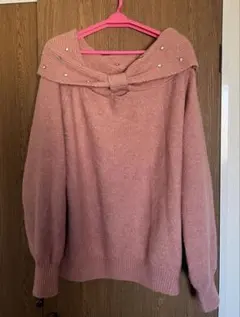 ビジュー付きオフショルダー長袖ニットセーター