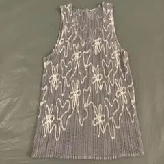 m*e様 PLEATS PLEASE ノースリーブ トップス 花柄のサムネイル