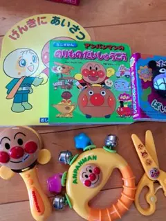 アンパンマン　ばいきんまん　絵本、ハサミなどなどセット