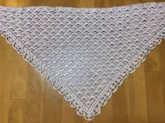 薄紫の透かし編み三角ストール　ショール　スカーフ　春夏