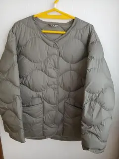 ウォッシャブルダウン　ノーカラーキルティングジャケット 　オリーブグリーン　美品