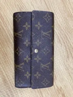 Louis Vuittonのモノグラムデザイン長財布