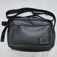 ヴィヴィアンウエストウッド ショルダーバッグ オーブ 黒 ロゴ入りストラップ