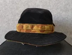 New Era コーデュロイのバケットハット 黒/カモフラージュ