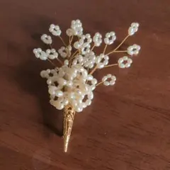 パール風コサージュ　ブローチ