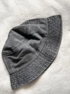 グレー バケットハット 通気孔付き