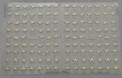 【まとめ割引あり♡】ネイルシール　ステッカー　2枚　リボン　ゴールド　金