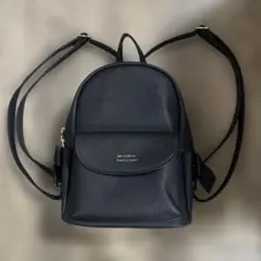 リボン付きブラックリュック