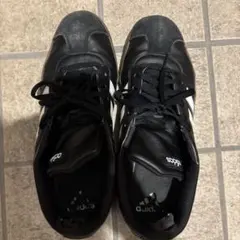 adidas スニーカー ブラック ホワイト ガムソールのサムネイル