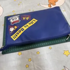 青いフェイクレザーのショルダーバッグ クラッチバッグにもなります