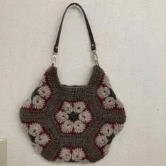 ハンドメイド　かぎ針手編み　アフリカンフラワーモチーフの六角形バッグ