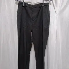 ユニクロ　ブラック プリーツ入り スラックス