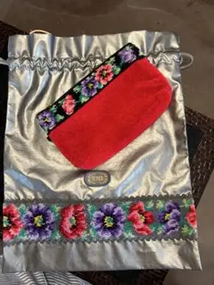 フェイラー 2点セット赤花柄ポーチとグレー巾着ナイロンポーチ