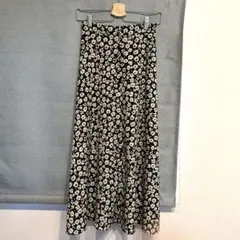 LOWRYS FARM ハナクルミボタンAラインスカート F 花柄 ブラック