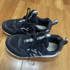 ニューバランス 19.5cm キッズ ブラック スニーカー