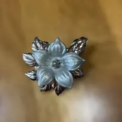 花形ブローチ シルバー ホワイト