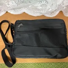 【ほぼ新品】ワークマン　ナイロンショルダーバッグ　サコッシュ　ブラック