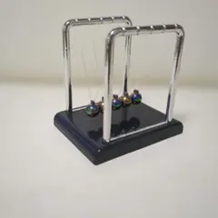 ニュートンのゆりかご レインボーカラー 置物のサムネイル