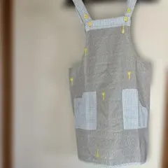フォーク模様のエプロン