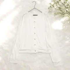 T【イング】カーディガン M 白 花ボタン ショート丈 綺麗め 羽織りのサムネイル