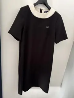Fred Perry 半袖ひざ丈ワンピース 黒
