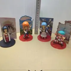 ワンピース　カードスタンド　フィギュア　４つ　ハンコック　ナミ　ビビ　ボニー