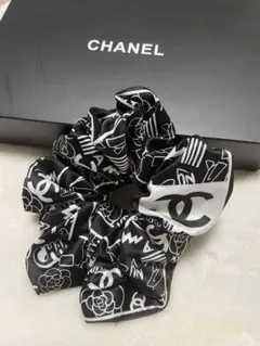 新品未使用ノベルティCHANEL シャネルロゴ プリントシュシュ３点セット送料込 2026年最新】シャネル シュシュの人気アイテム - メルカリ