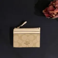 コーチ　coach キーケース　コインケース　カードケース　ライトカーキ　白