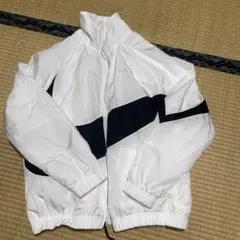 NIKE白のナイロンジャケット