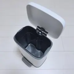 ニトリ　ペダルペール　バケット　 ホワイト　白　ごみ箱　ダスト入れのサムネイル