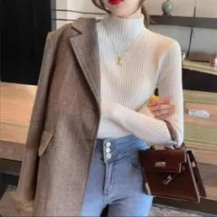 ホワイトリブ編みタートルネック長袖セーター