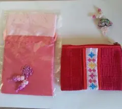 韓国　お土産2個セット ポーチ　巾着袋 刺繍 赤　ピンク かわいい