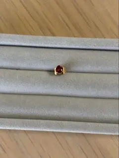 ガーネット　ファセットカット　スタッドピアス　片耳