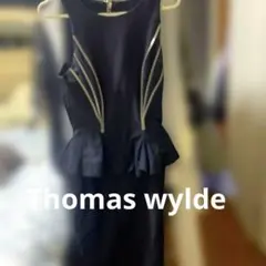 黒いノースリーブペプラムワンピース