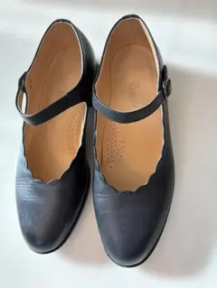 黒いレザー ストラップ付きフォーマルシューズ