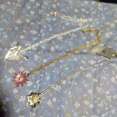 蝶と花のモチーフネックレスセット