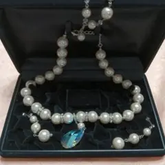 パール風　ネックレス　ピアス2個　箱付き