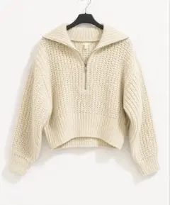 H&M ハーフジップ ニット アイボリー ショート丈 Sサイズのサムネイル