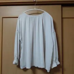 値下げしました。クリーム色 バルーンスリーブ シャツ