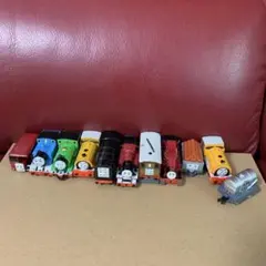 トミカ　トーマス　(連結部品がほとんど外れています) まとめ売りのサムネイル