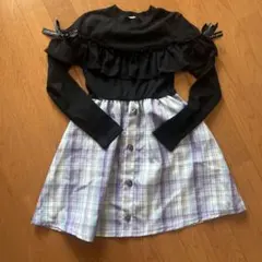 フリル付き黒トップスとチェックスカート　しまむら